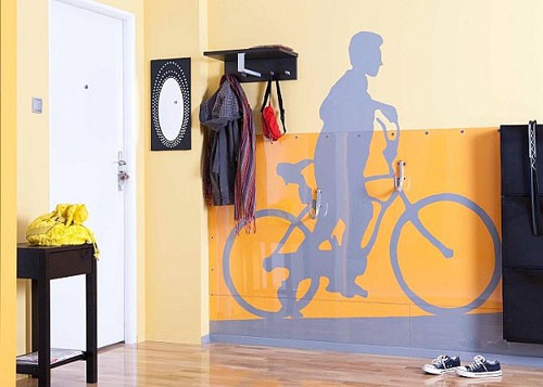 Идеи как устроить в прихожей место для хранения велосипеда