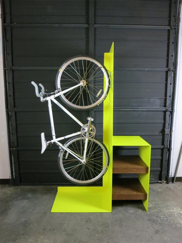 Идеи как устроить в прихожей место для хранения велосипеда