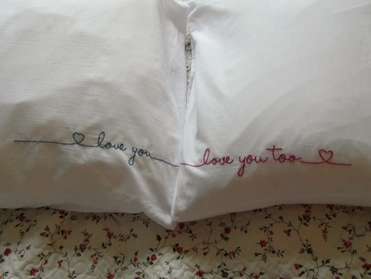Подушки с вышивкой, для влюбленных.