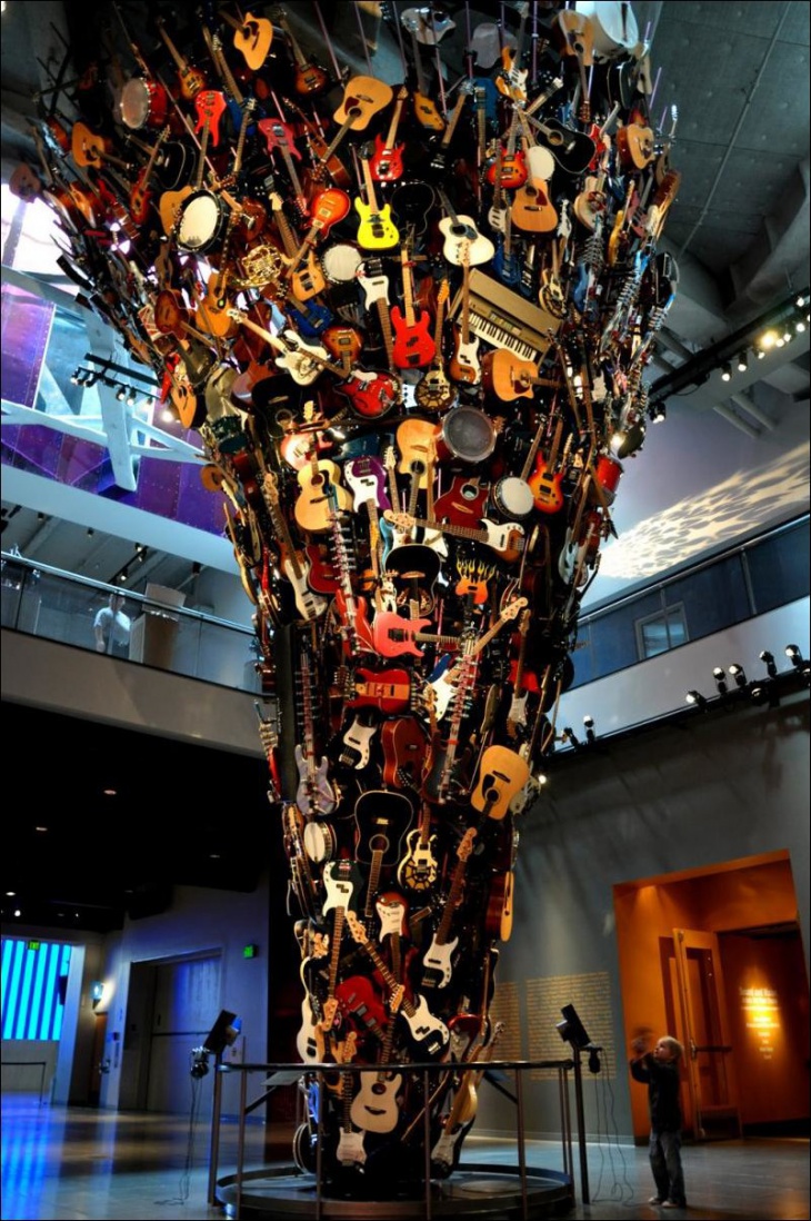 Торнадо из гитар в музее Experience Music, Сиэттл, США