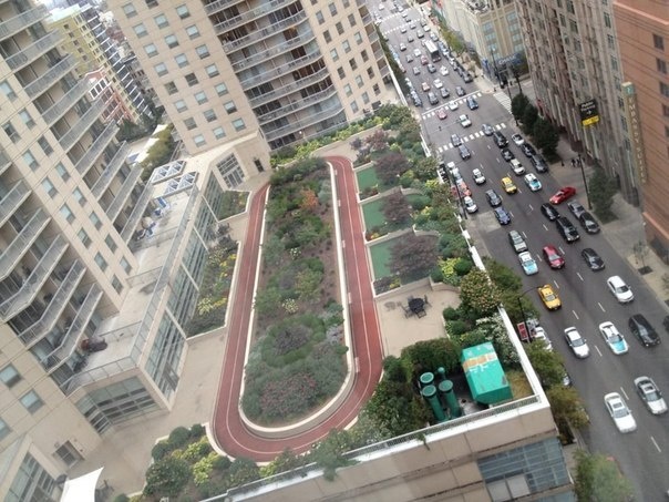 Жизненные хитрости в масштабах целого города: беговые дорожки на крышах домов