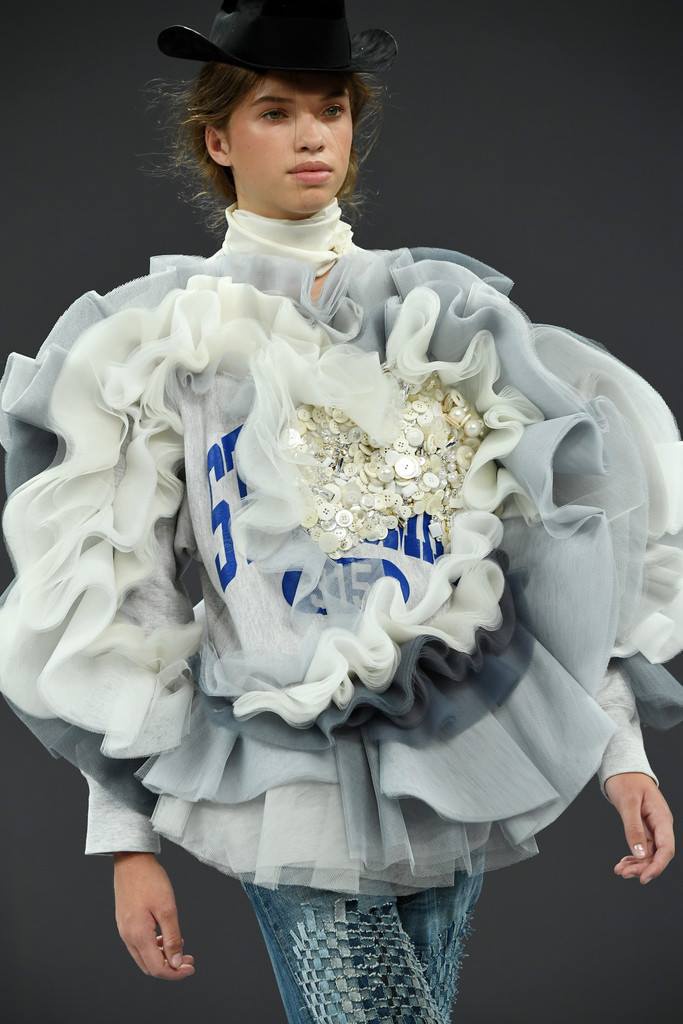 Viktor &amp; Rolf Fall Winter 2016 Couture Collection