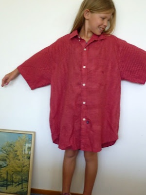 Детское платье из папиной футболки