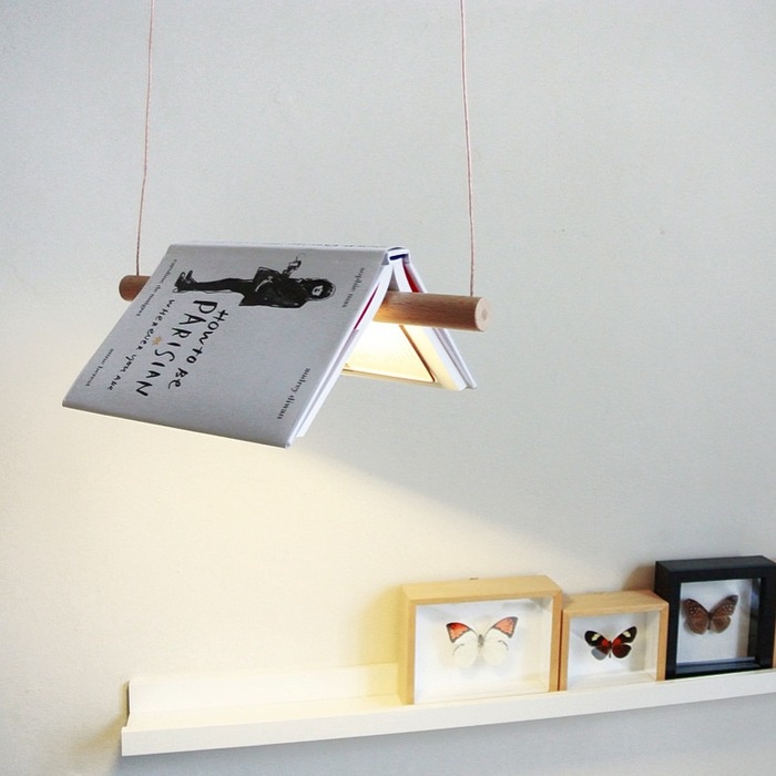 Лампа с абажуром из книги