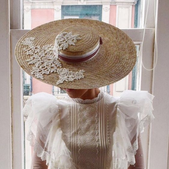 как своими руками модно декорировать женскую шляпу на лето