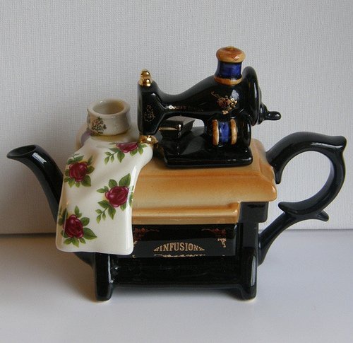чайники в виде швейных машинок