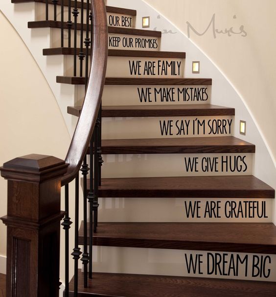 Лестницы со словами и посланиями