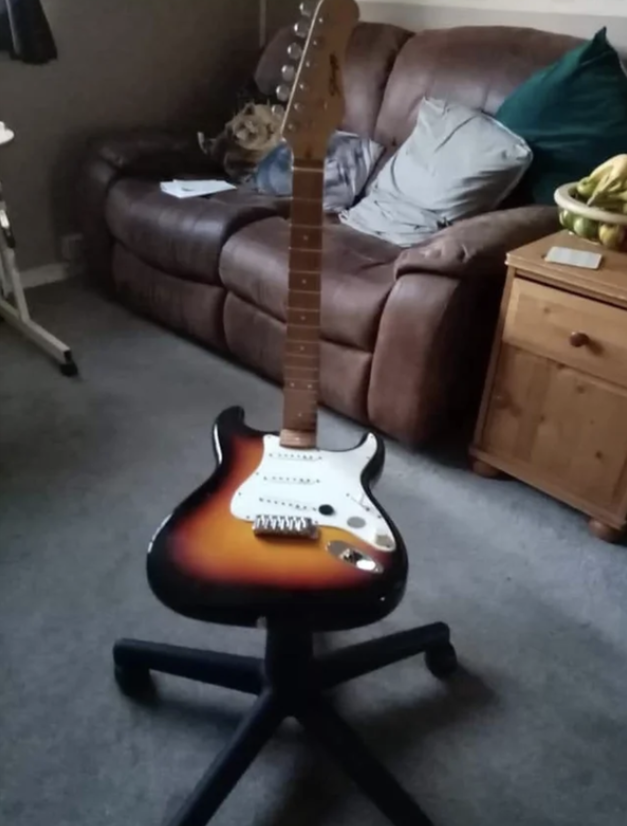 стул из гитары