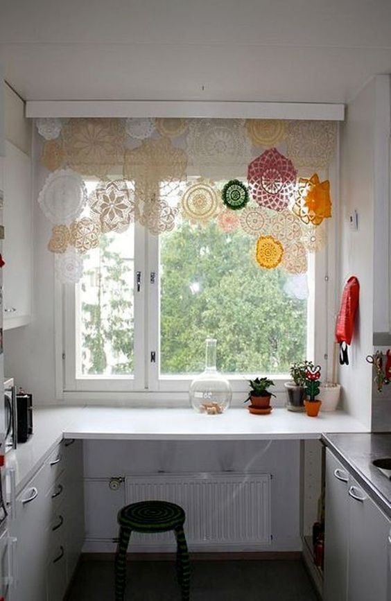 Вязаные крючком шторы для кухни: схемы и фото штор на кухню