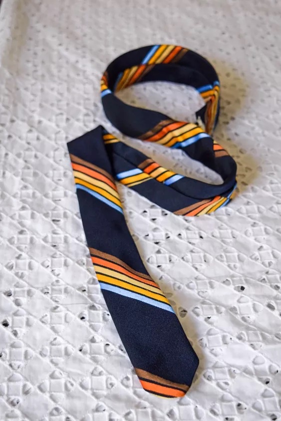 Как сделать из старого галстука повязку на голову своими руками