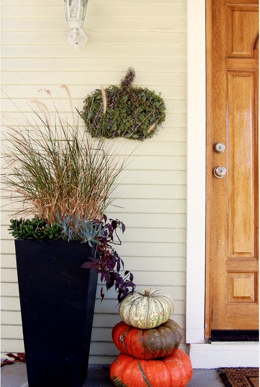 идея декора двери для Хеллоуина