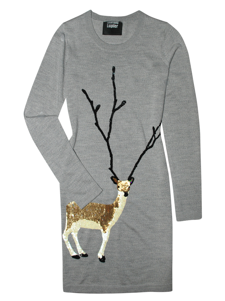 вышивка на свитере олень
